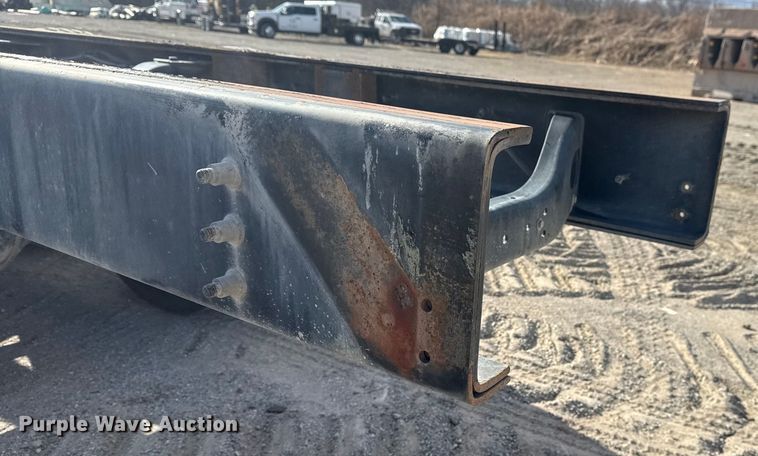 image for item DQ4229 2003 Sterling L7500 Series truck cab and chassis