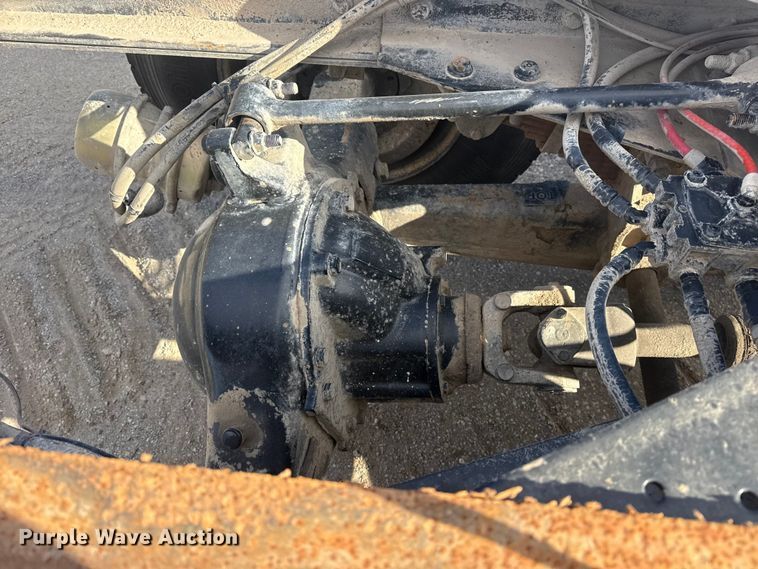 image for item DQ4229 2003 Sterling L7500 Series truck cab and chassis