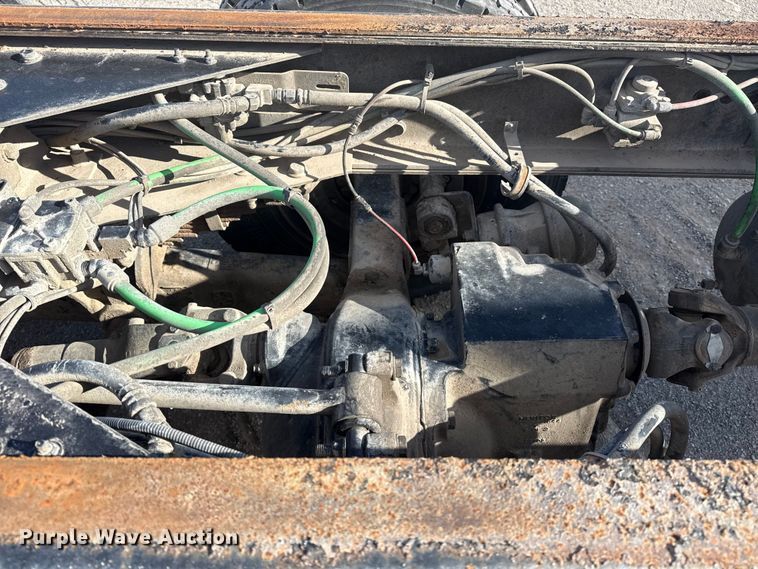 image for item DQ4229 2003 Sterling L7500 Series truck cab and chassis