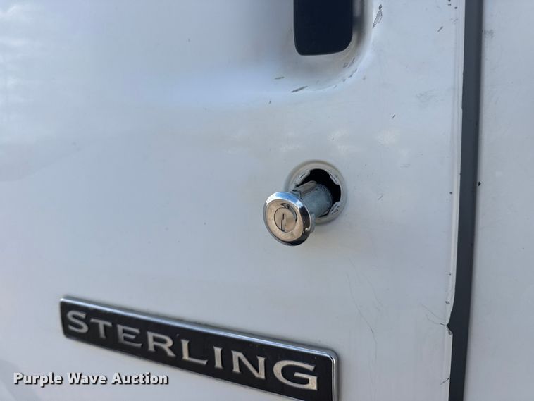 image for item DQ4229 2003 Sterling L7500 Series truck cab and chassis