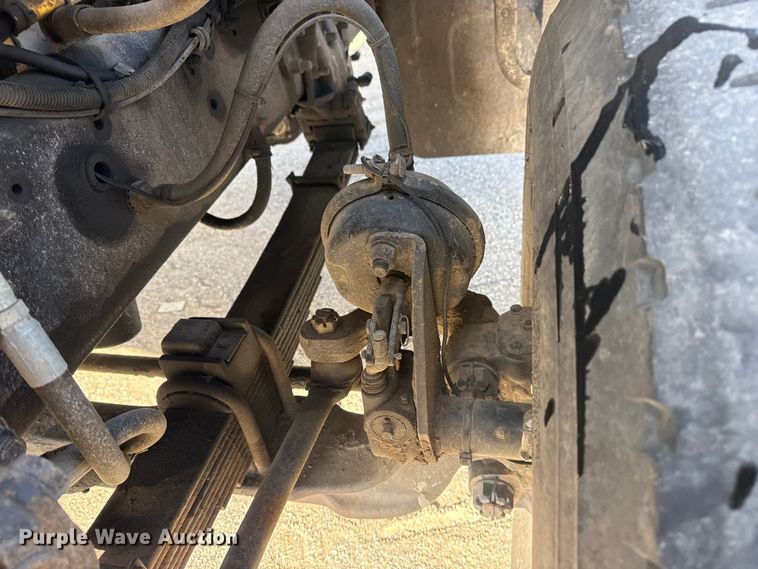 image for item DQ4229 2003 Sterling L7500 Series truck cab and chassis