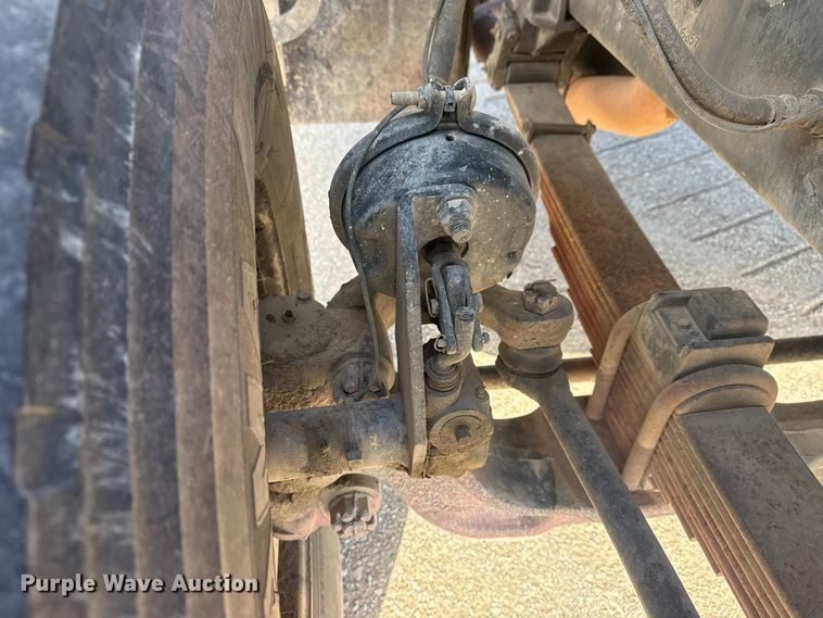 image for item DQ4229 2003 Sterling L7500 Series truck cab and chassis