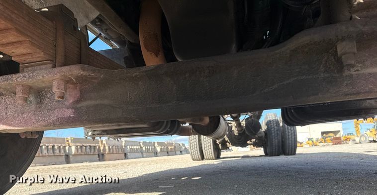 image for item DQ4229 2003 Sterling L7500 Series truck cab and chassis