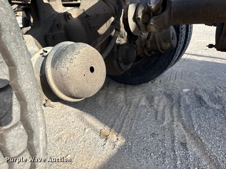 image for item DQ4229 2003 Sterling L7500 Series truck cab and chassis