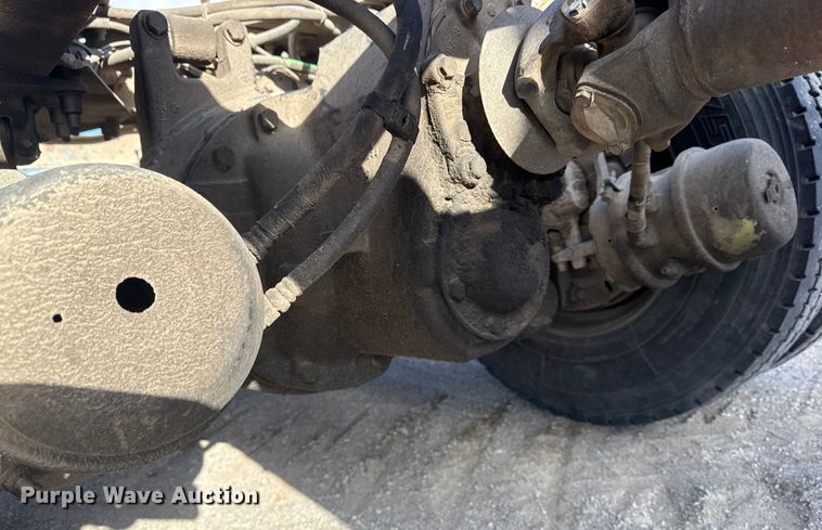 image for item DQ4229 2003 Sterling L7500 Series truck cab and chassis