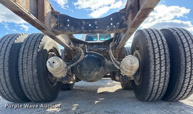 image for item DQ4229 2003 Sterling L7500 Series truck cab and chassis