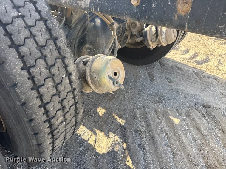 image for item DQ4229 2003 Sterling L7500 Series truck cab and chassis