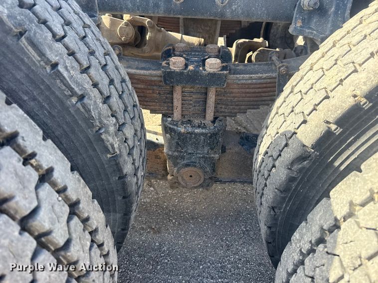 image for item DQ4229 2003 Sterling L7500 Series truck cab and chassis