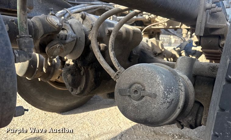 image for item DQ4229 2003 Sterling L7500 Series truck cab and chassis