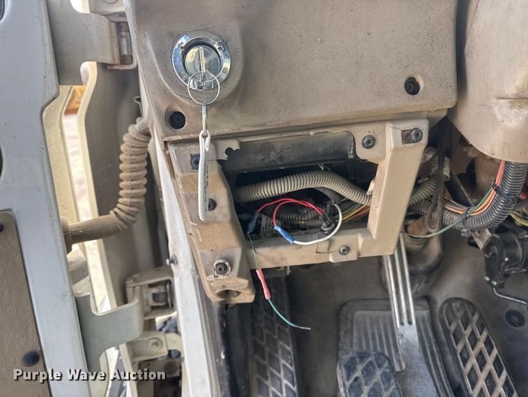 image for item DQ4229 2003 Sterling L7500 Series truck cab and chassis