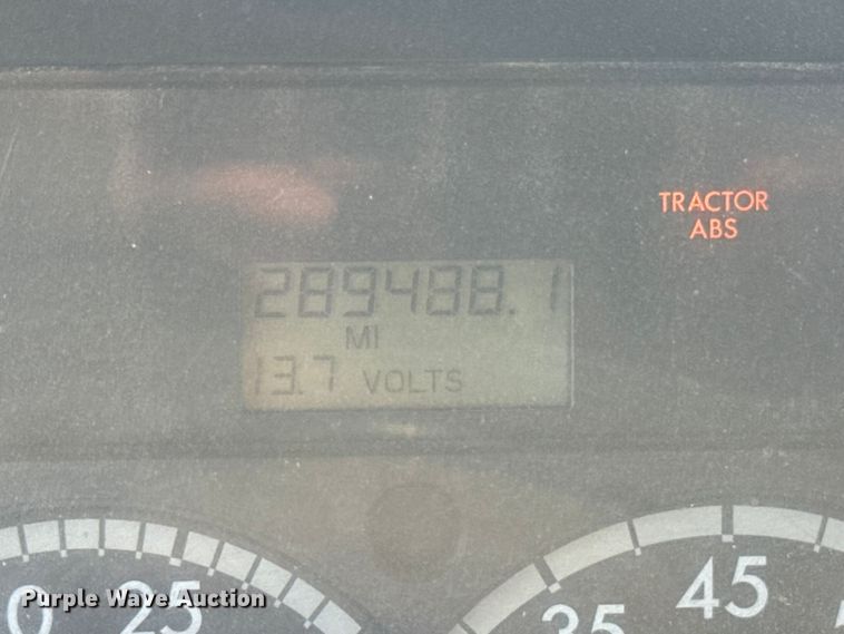 image for item DQ4229 2003 Sterling L7500 Series truck cab and chassis