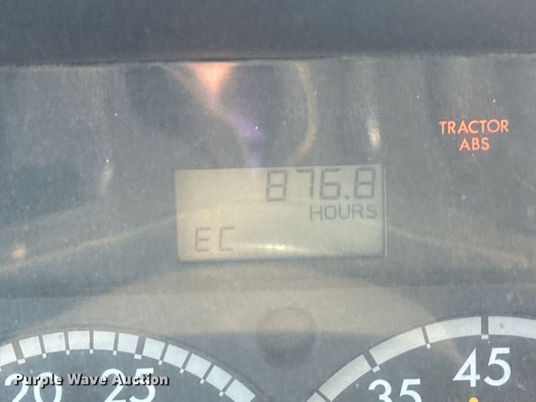 image for item DQ4229 2003 Sterling L7500 Series truck cab and chassis