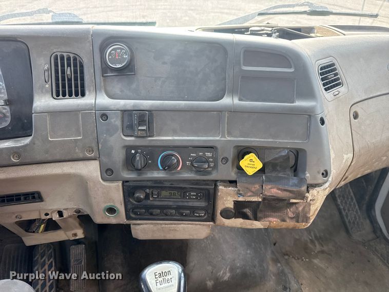 image for item DQ4229 2003 Sterling L7500 Series truck cab and chassis