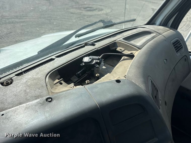 image for item DQ4229 2003 Sterling L7500 Series truck cab and chassis