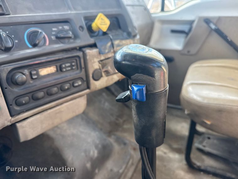 image for item DQ4229 2003 Sterling L7500 Series truck cab and chassis