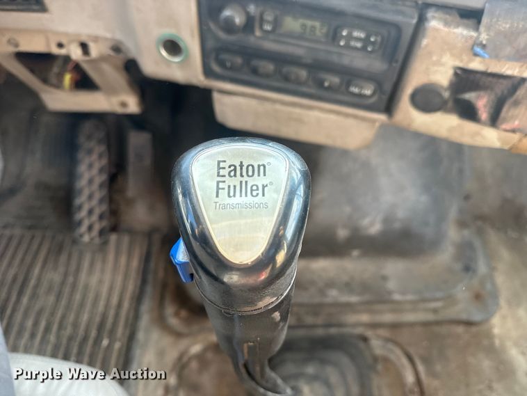 image for item DQ4229 2003 Sterling L7500 Series truck cab and chassis