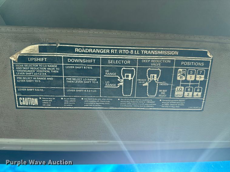 image for item DQ4229 2003 Sterling L7500 Series truck cab and chassis