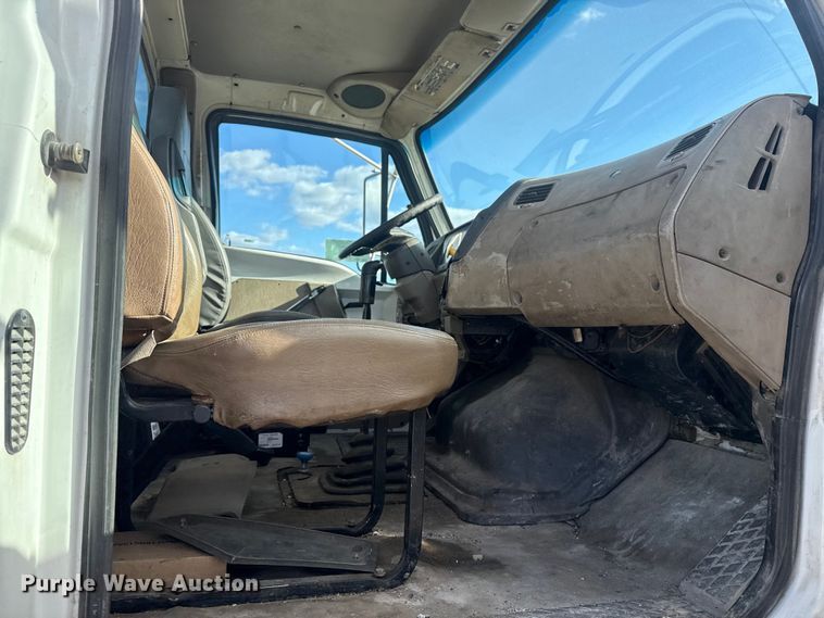 image for item DQ4229 2003 Sterling L7500 Series truck cab and chassis