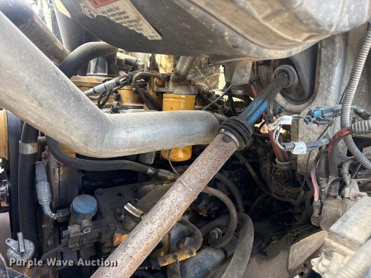 image for item DQ4229 2003 Sterling L7500 Series truck cab and chassis