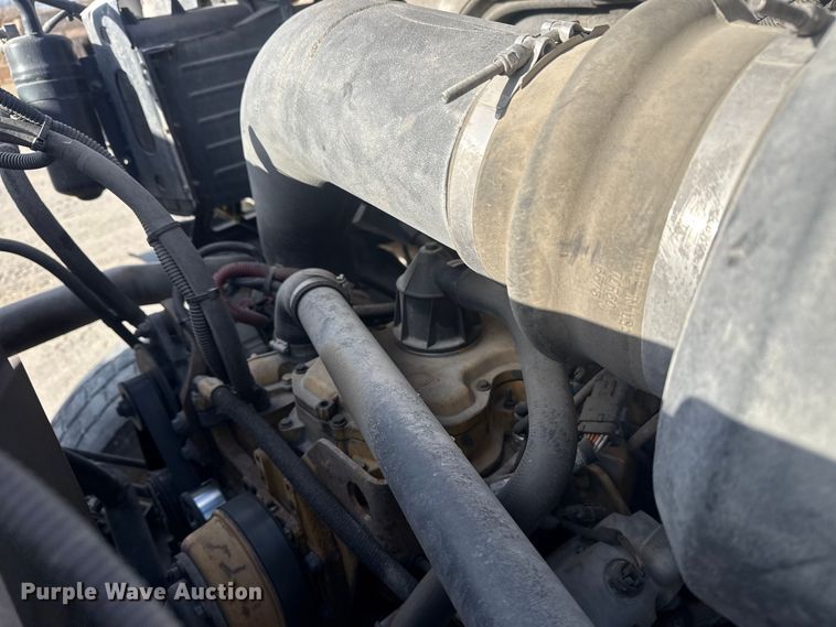 image for item DQ4229 2003 Sterling L7500 Series truck cab and chassis