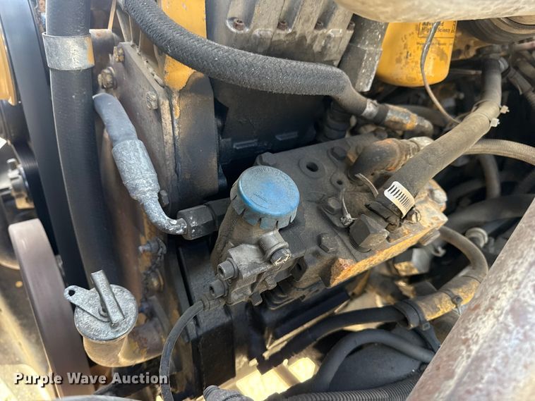 image for item DQ4229 2003 Sterling L7500 Series truck cab and chassis