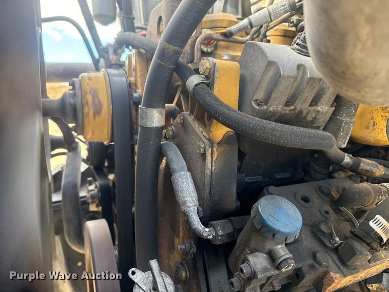 image for item DQ4229 2003 Sterling L7500 Series truck cab and chassis