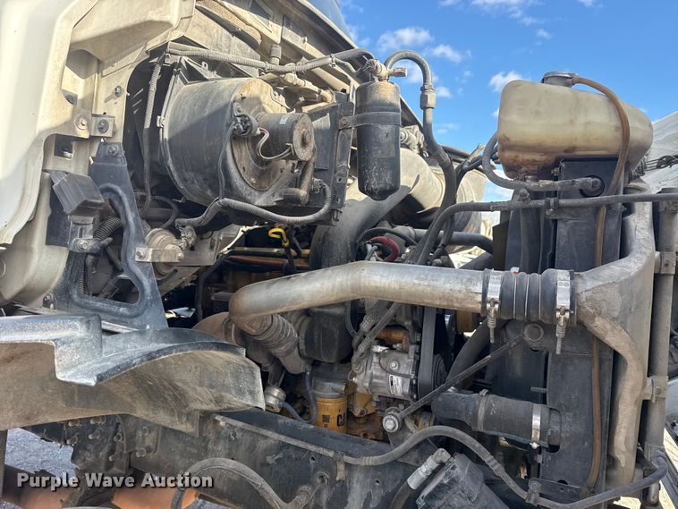 image for item DQ4229 2003 Sterling L7500 Series truck cab and chassis