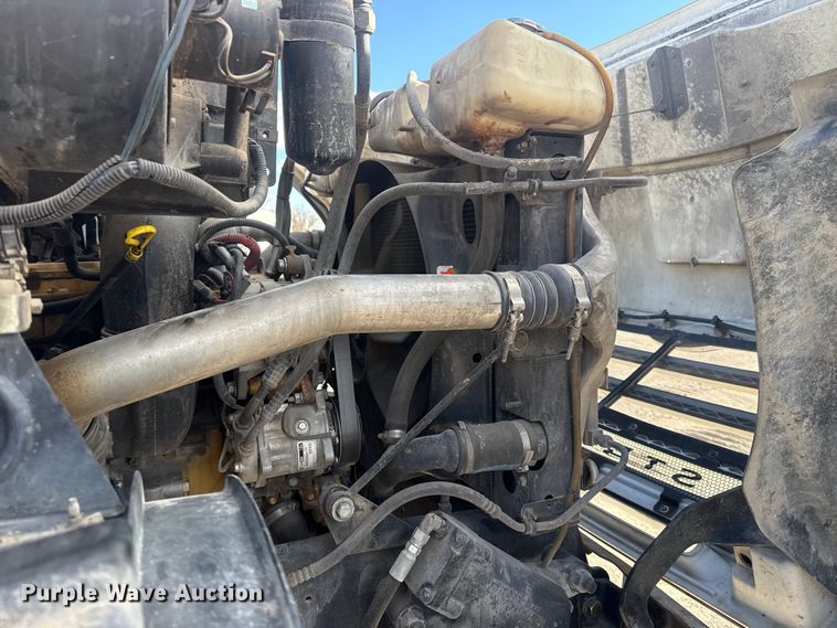 image for item DQ4229 2003 Sterling L7500 Series truck cab and chassis