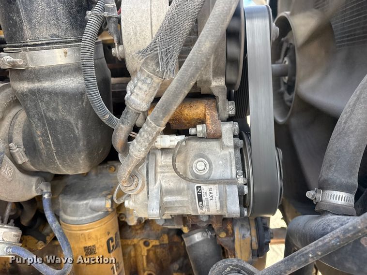 image for item DQ4229 2003 Sterling L7500 Series truck cab and chassis