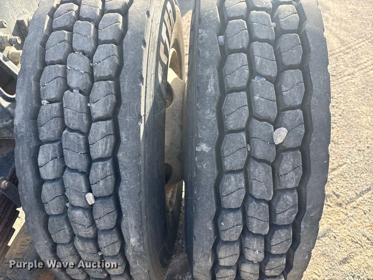 image for item DQ4229 2003 Sterling L7500 Series truck cab and chassis