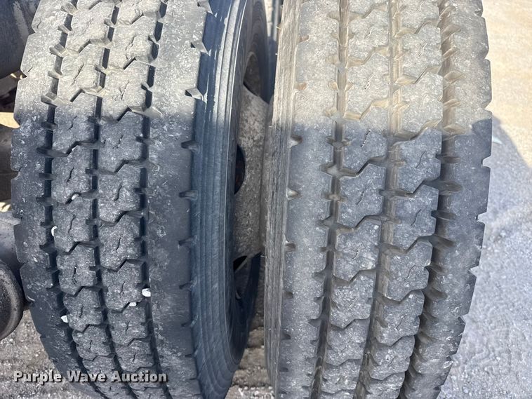 image for item DQ4229 2003 Sterling L7500 Series truck cab and chassis