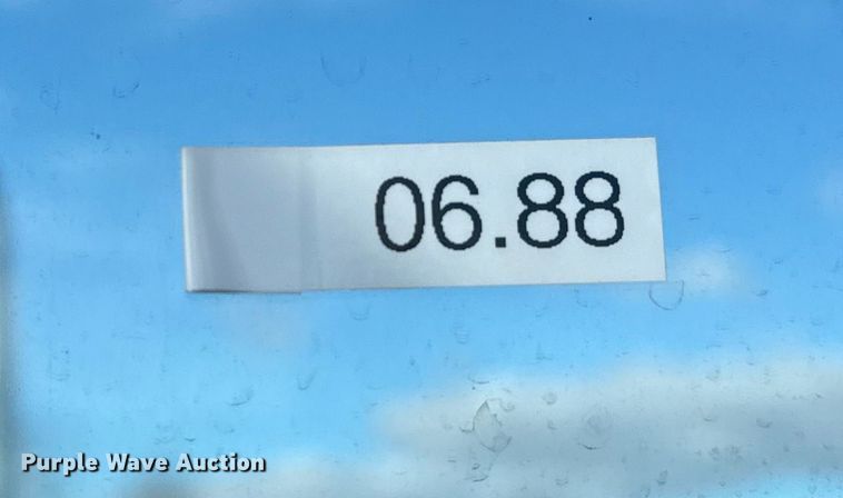 image for item DQ4229 2003 Sterling L7500 Series truck cab and chassis