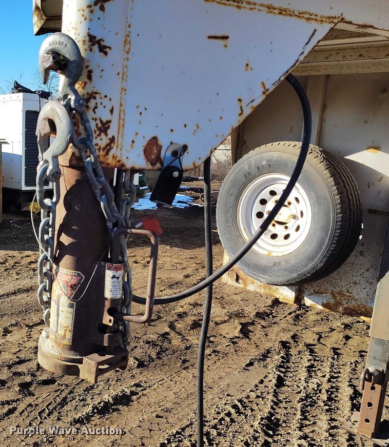 image for item DT0849 1996 W-W enclosed cargo trailer