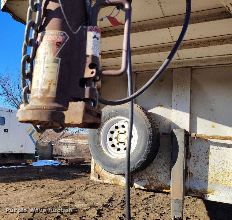 image for item DT0849 1996 W-W enclosed cargo trailer