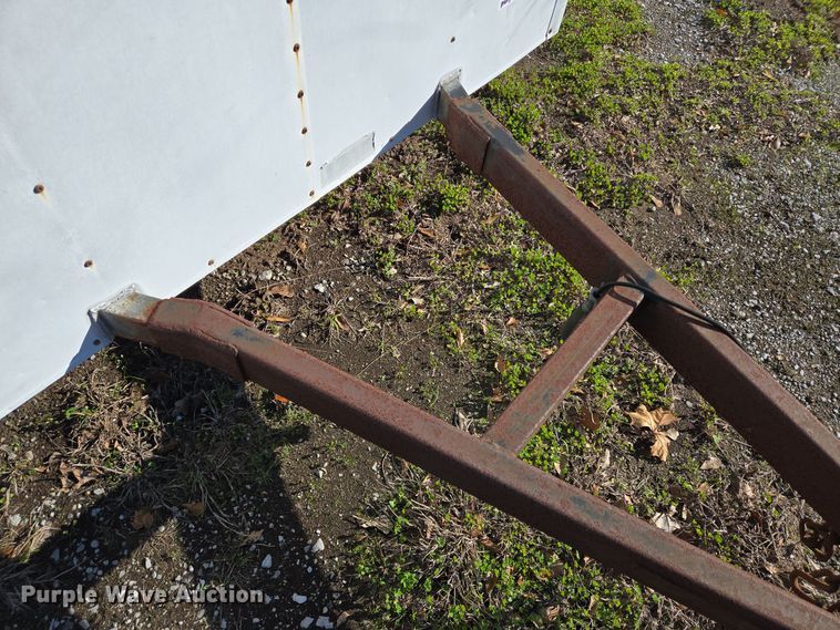 image for item DT5389 1996 Wells Cargo TW101 enclosed cargo trailer