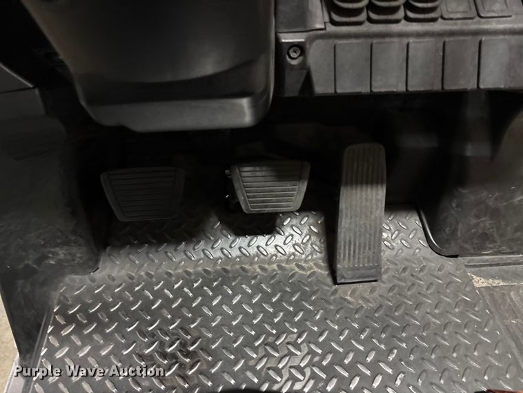 image for item DU0359 2015 Nissan CFS40 forklift