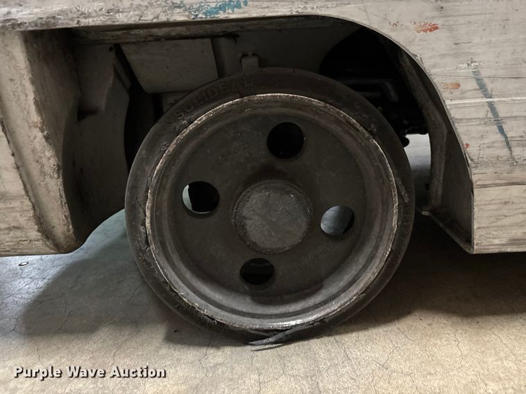 image for item DU0359 2015 Nissan CFS40 forklift