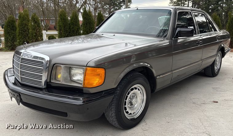 image for item DU0360 1985 Mercedes-Benz 126 