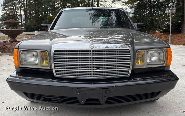 image for item DU0360 1985 Mercedes-Benz 126 