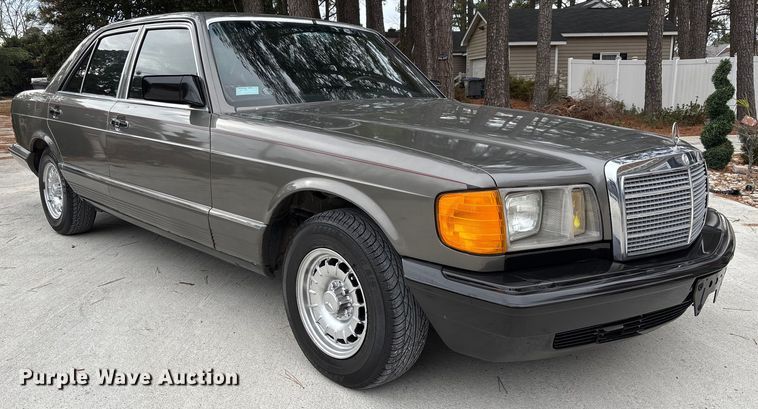 image for item DU0360 1985 Mercedes-Benz 126 