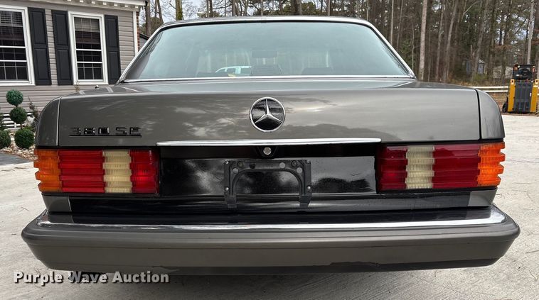 image for item DU0360 1985 Mercedes-Benz 126 