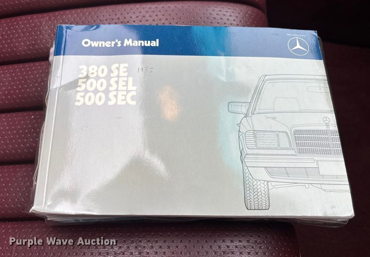 image for item DU0360 1985 Mercedes-Benz 126 