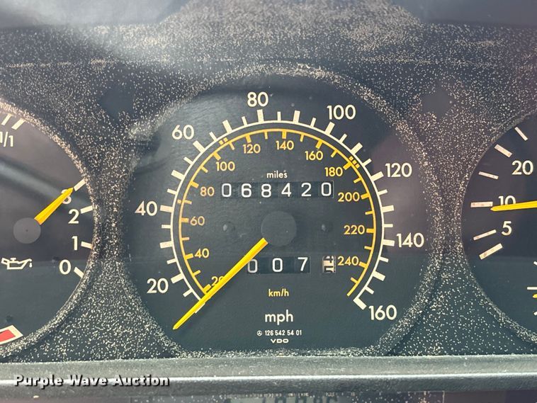 image for item DU0360 1985 Mercedes-Benz 126 