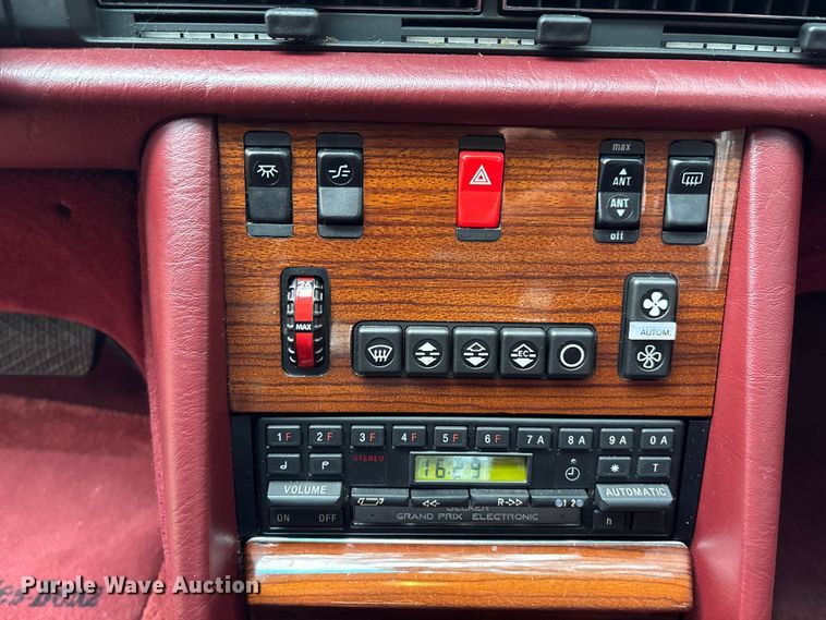 image for item DU0360 1985 Mercedes-Benz 126 