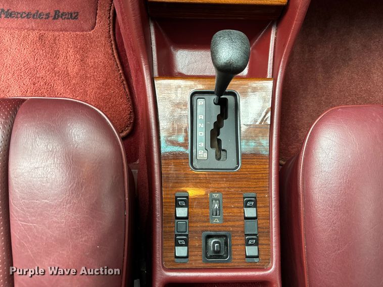 image for item DU0360 1985 Mercedes-Benz 126 