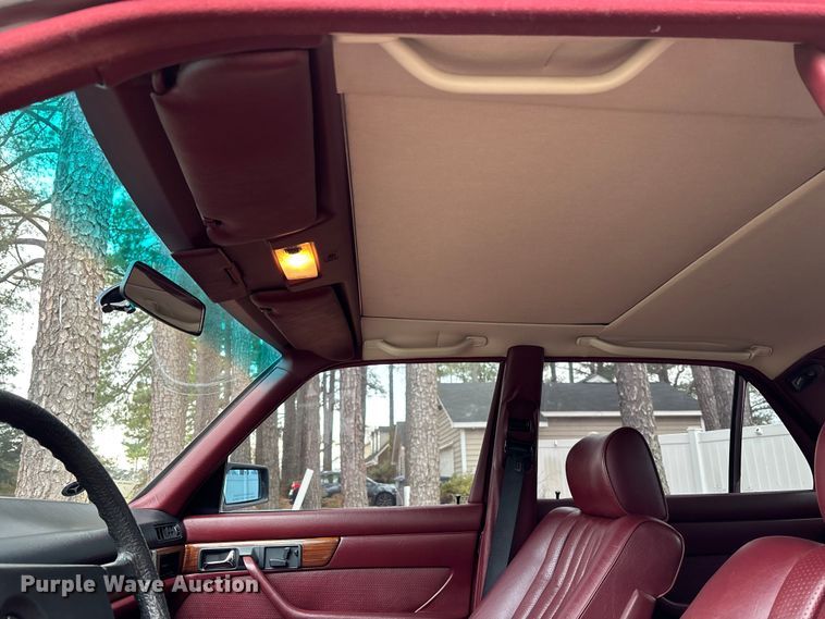 image for item DU0360 1985 Mercedes-Benz 126 