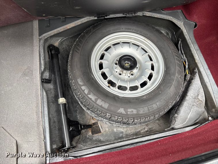 image for item DU0360 1985 Mercedes-Benz 126 