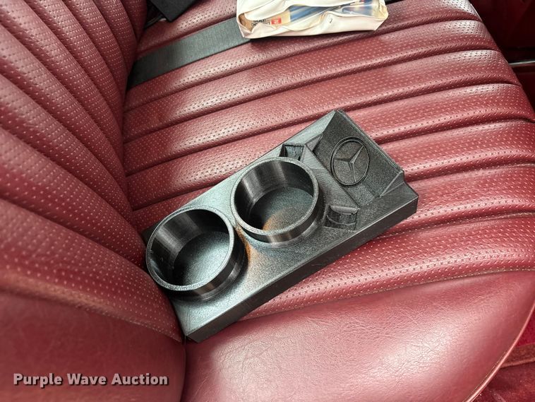 image for item DU0360 1985 Mercedes-Benz 126 