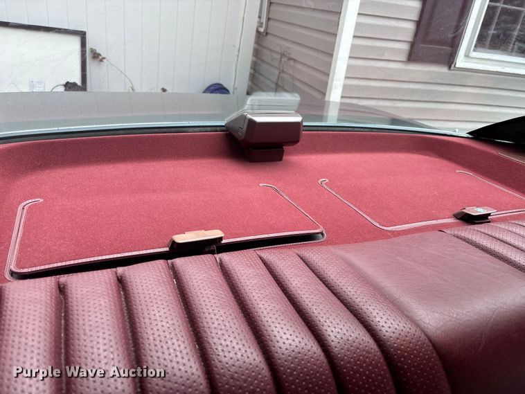 image for item DU0360 1985 Mercedes-Benz 126 