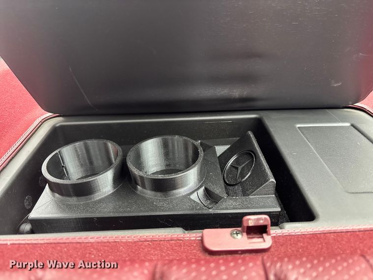 image for item DU0360 1985 Mercedes-Benz 126 